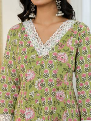 pure cotton green anarkali kurta dupatta set with lacework 4