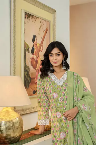 pure cotton green anarkali kurta dupatta set with lacework