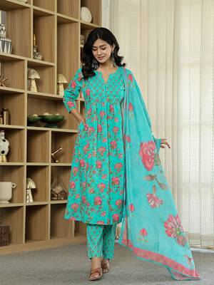 sea green floral print a-line kurta trouser dupatta set 5