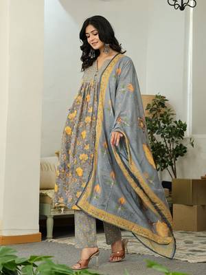 grey floral print a-line kurta trouser dupatta set 2