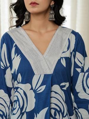 blue floral a-line kurta trouser dupatta set 4