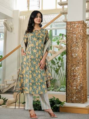 green floral a-line kurta trouser dupatta set with lace work 2