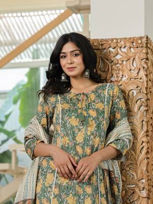 green floral a-line kurta trouser dupatta set with lace work 5
