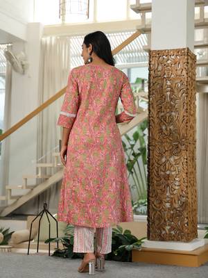 pink floral a-line kurta trouser dupatta set with lace work 3
