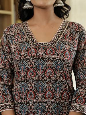 black ethnic motifs a-line kurta trouser dupatta set with bucket neck 4