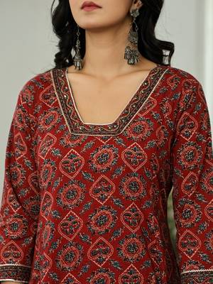 maroon ethnic motifs a-line kurta trouser dupatta set with bucket neck 4