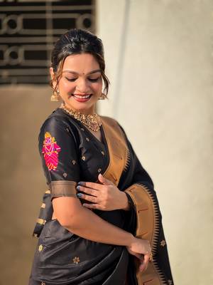 Black zari woven vitthala god paithani silk blend saree 4