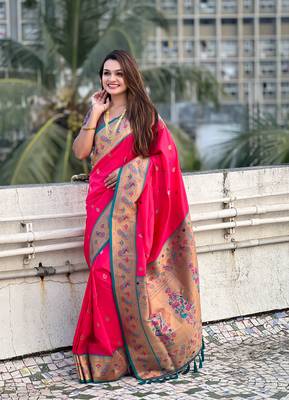 Pink zari woven tiny nath meenakari contrast yeola paithani silk blend saree 4
