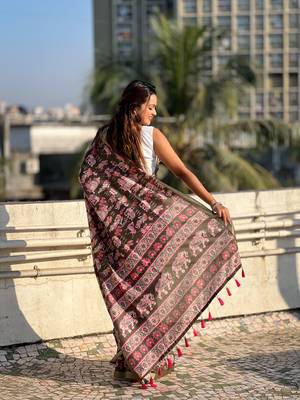 Bottle green tussar silk blend printed saree with zari woven border 3