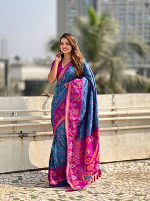 Blue soft silk blend zari woven patola saree with contrast weaves 3