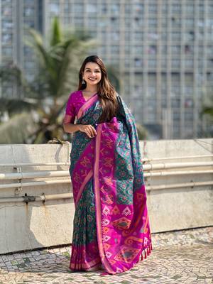 Green soft silk blend zari woven patola saree with contrast weaves 1