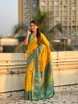 Yellow soft silk blend zari woven patola saree with contrast weaves 3
