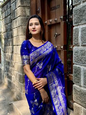 Violet banarasi jaal soft silk blend zari woven saree 3