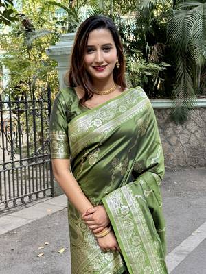 Mehendi green banarasi jaal soft silk blend zari woven saree 4
