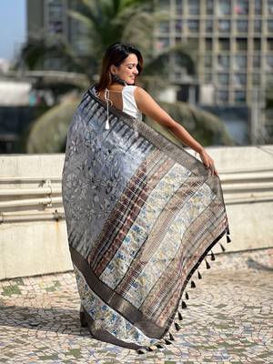 Grey chanderi crush silk blend floral printed saree with zari woven jacquard panel border 2