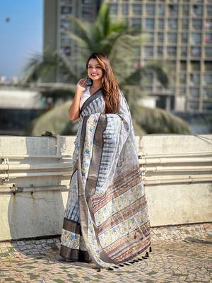 Grey chanderi crush silk blend floral printed saree with zari woven jacquard panel border 3