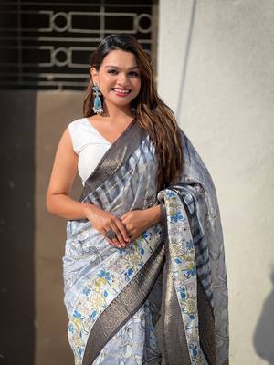 Grey chanderi crush silk blend floral printed saree with zari woven jacquard panel border 4
