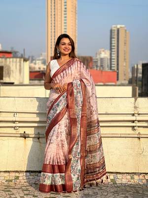 Pink chanderi crush silk blend floral printed saree with zari woven jacquard panel border 4