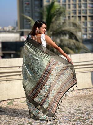 Pista chanderi crush silk blend floral printed saree with zari woven jacquard panel border 2