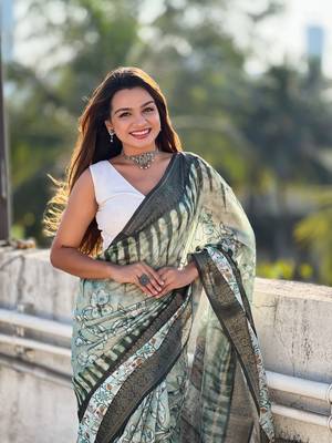 Pista chanderi crush silk blend floral printed saree with zari woven jacquard panel border 3