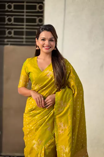 Mehendi green soft silk blend dual zari woven saree with deer border