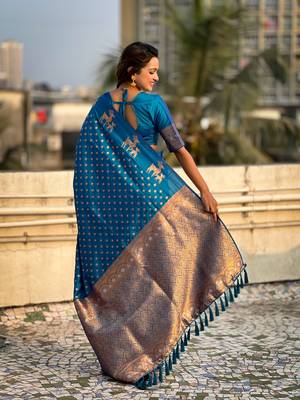 Blue soft silk blend dual zari woven saree with deer border 2