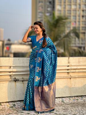 Blue soft silk blend dual zari woven saree with deer border 4