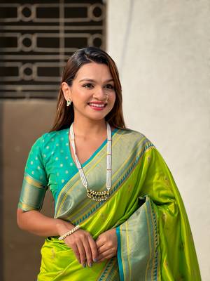 Pista zari woven nath contrast yeola paithani silk blend saree 3