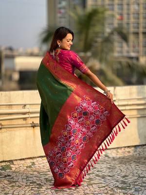 Mehendi green pure tissue zari woven patola saree with contrast weaves 2