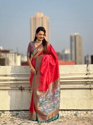 Pink pure tissue zari woven patola saree with contrast weaves 4