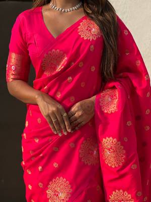 Pink soft silk blend dual zari woven saree with peacock border 3