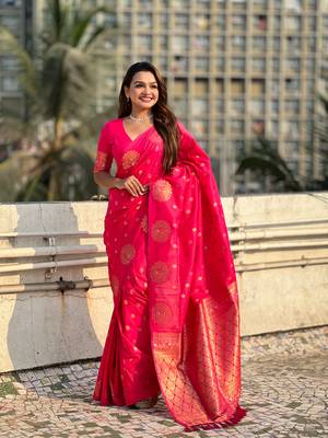 Pink soft silk blend dual zari woven saree with peacock border 4