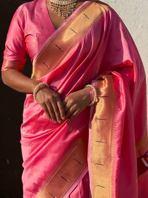 Baby pink zari woven vitthala god paithani silk blend saree 3