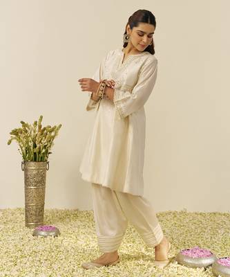 Daisy ivory aiza - short chauga with salwar and dupatta 3
