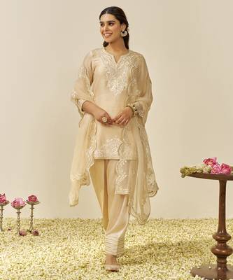 Beige haniya - short kurta with salwar and dupatta 1
