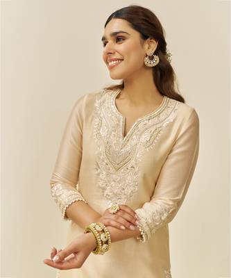 Beige haniya - short kurta with salwar and dupatta 2