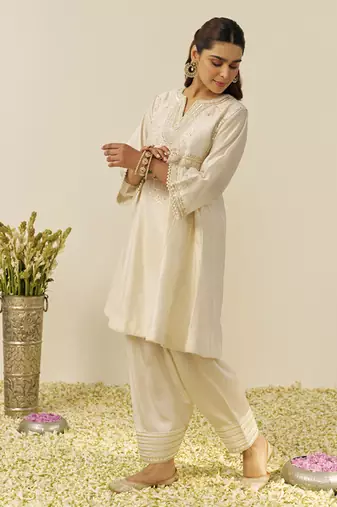 Daisy ivory aiza - short chauga with salwar