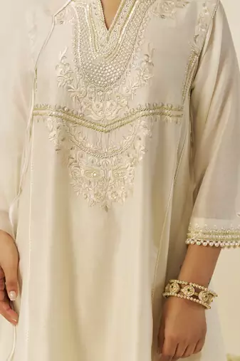Daisy ivory aiza - short chauga with salwar