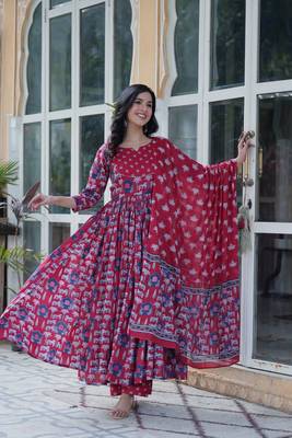 Maroon Color Cotton Kurti With Pant & Dupatta Set 2