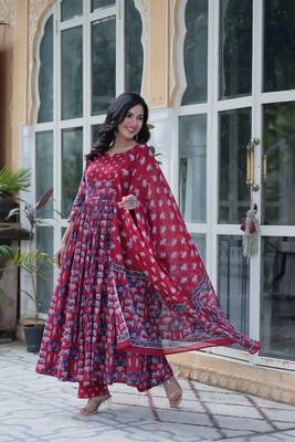 Maroon Color Cotton Kurti With Pant & Dupatta Set 4
