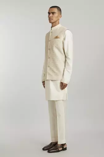 Ivory emblem printed bandhi jacket