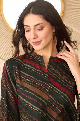 Women green cotton blend leheriya printed regular top
