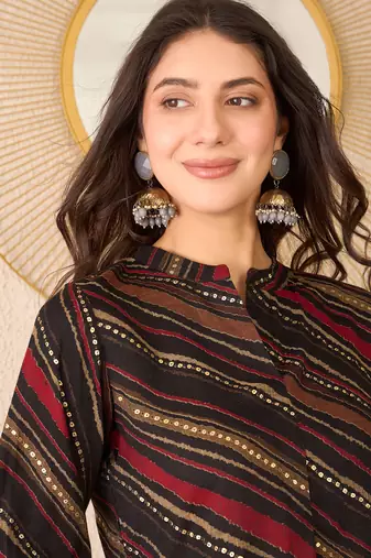 Women black cotton blend leheriya printed regular top