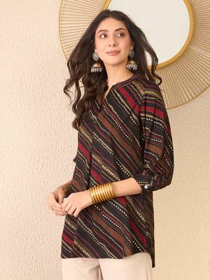 Women black cotton blend leheriya printed regular top 3