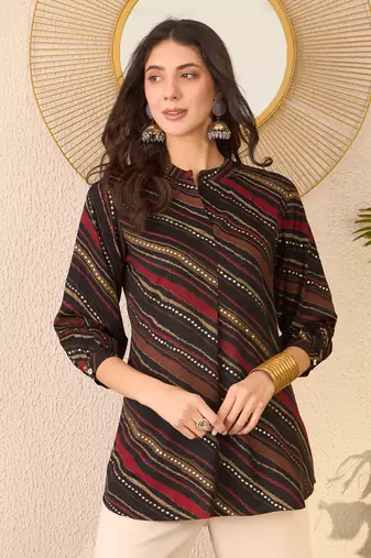 Women black cotton blend leheriya printed regular top