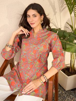 Women grey cotton blend floral printed regular top 1