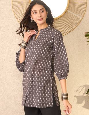 Women grey cotton blend floral printed regular top 3
