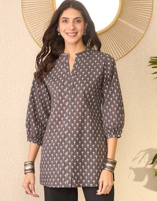 Women grey cotton blend floral printed regular top 5