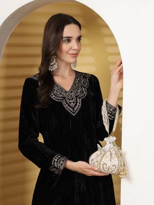 lotus white & gold floral embellished velvet potli 3