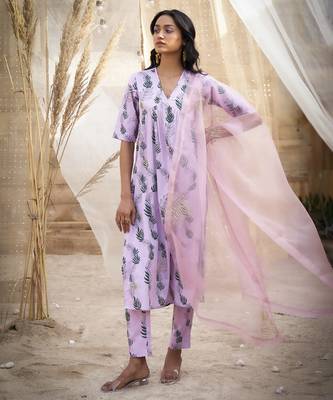 Pink base floral leaf print kurta set 1